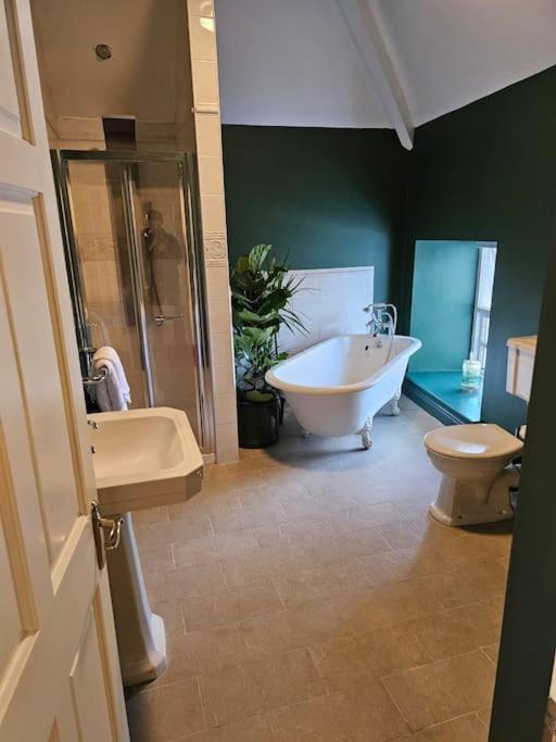 Hill House Lodge Sleeps 6 Overlooking The Rock Of Cashel Cashel  Luaran gambar